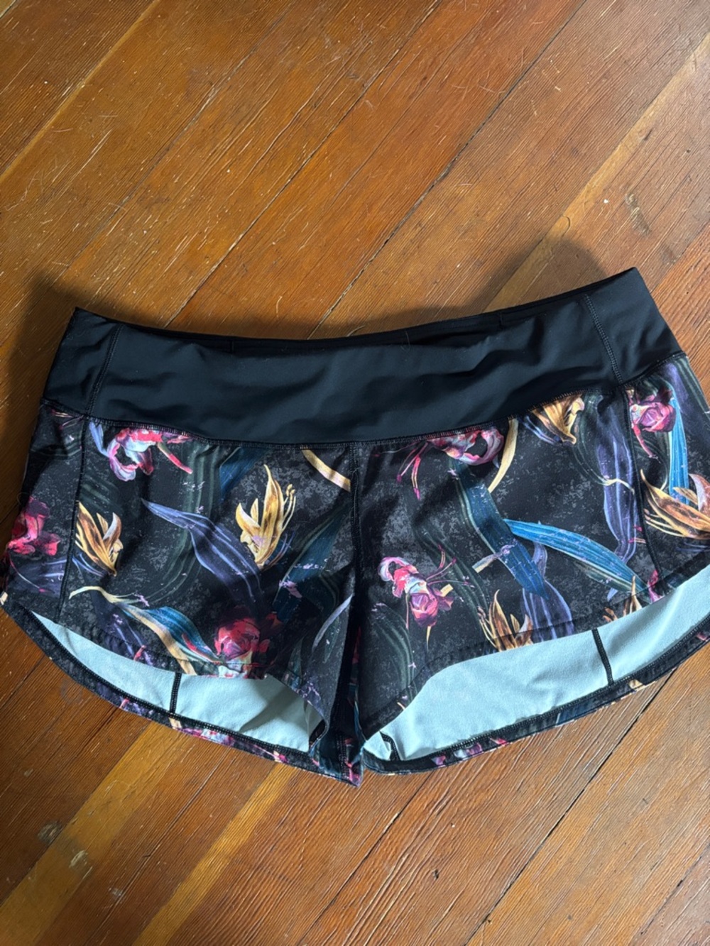 Lululemon Speed Up Women’s Black Floral Athletic Shorts